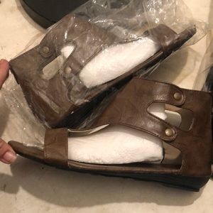 Brand new fashion sandals